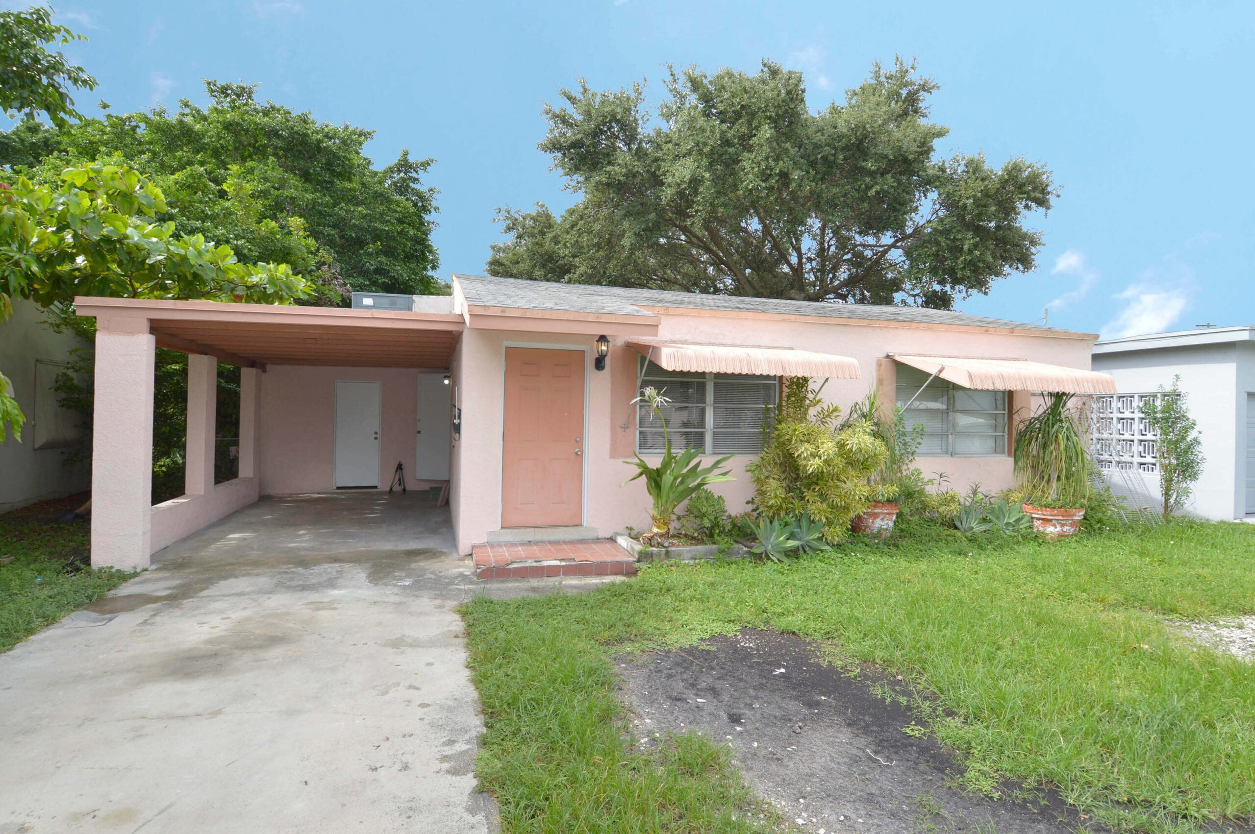 House Front for 2415 Scott Street © Flat Fee Florida Realty