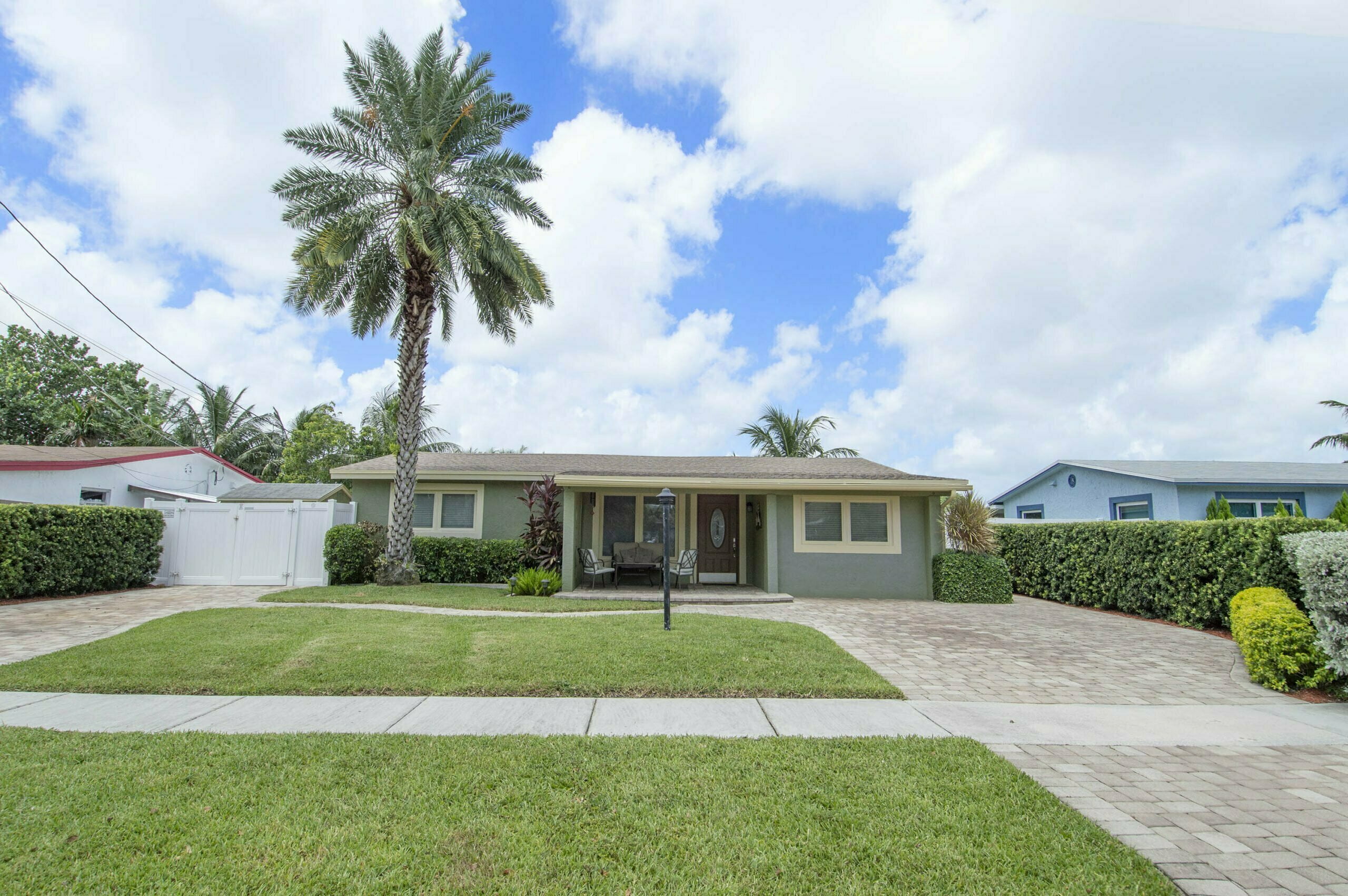 House Front for 4701 SW 34th Drive, Dania Beach, FL 33312 - © Flat Fee Florida Realty