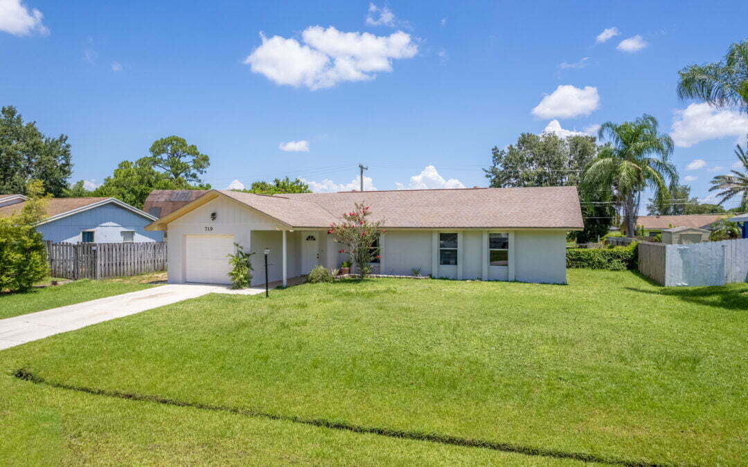 719 SE Carnival Avenue, Port St. Lucie, FL 34983 – MLS A11239588