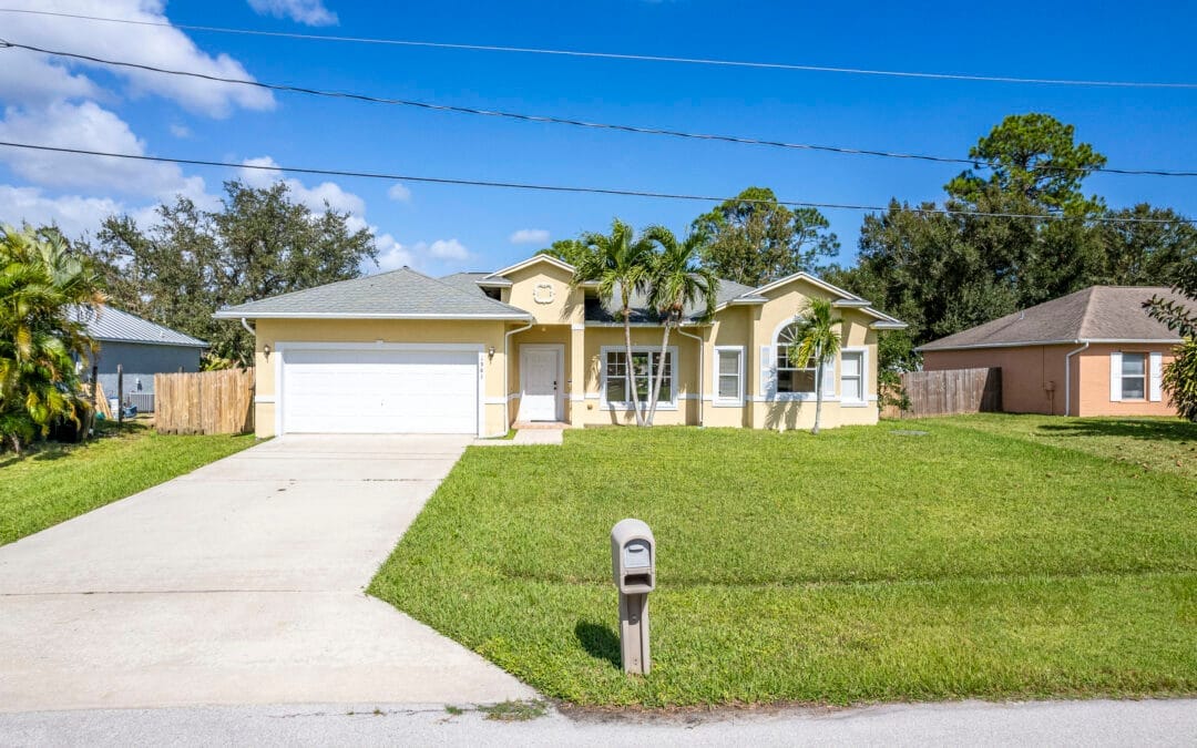 1981 SW Bellevue Ave, Port St. Lucie, FL 34953 – MLS A11690179