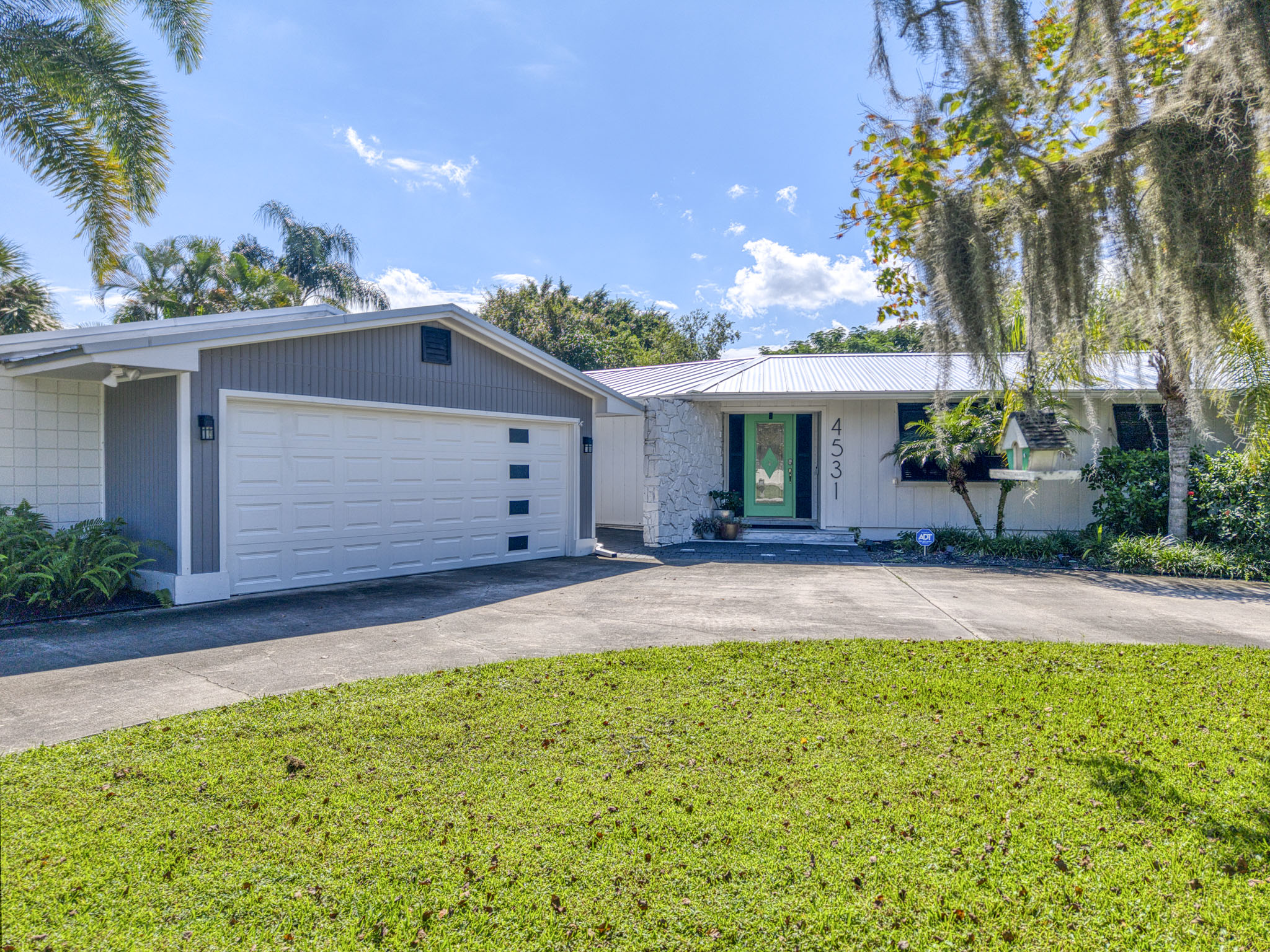 Facade Front and Garage