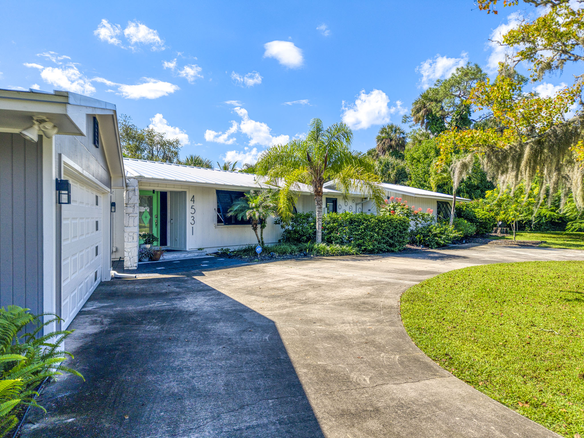 Facade Front and Left